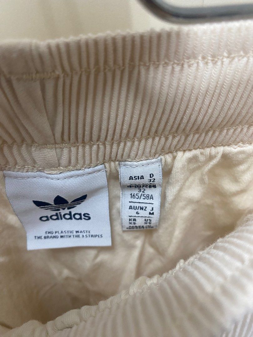 adidas originals ADICOLOR 三宅燕麥褶皺條紋休閒寬版短褲女款HF7548, 她的時尚, 運動服裝在旋轉拍賣