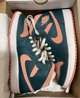 (Category: ) located in . Submitted by annesfashionfinds (Listing ID 1239459552, Image 1). Description: .