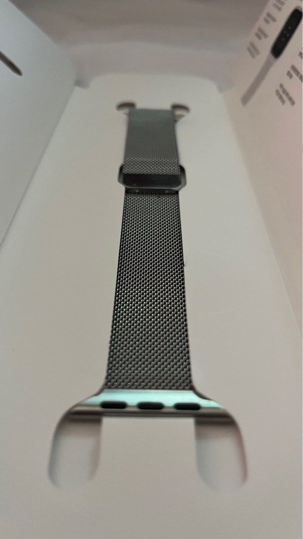 Silver aluminium case hotsell with milanese loop