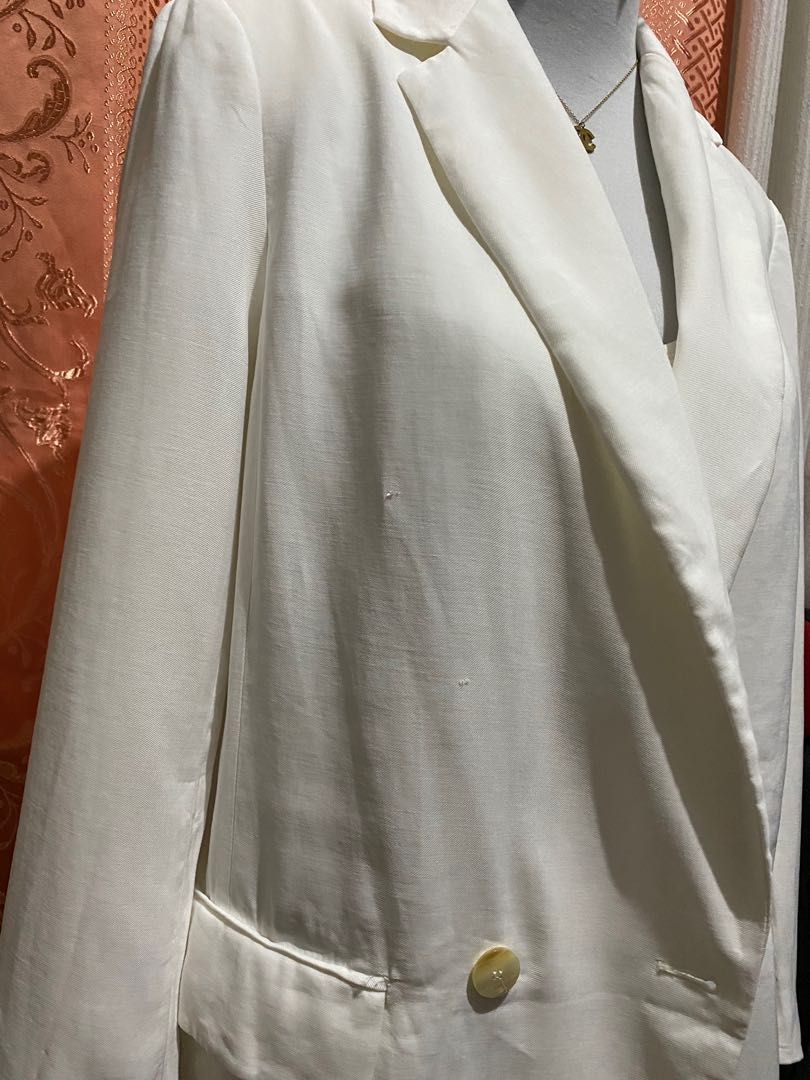 Auth Zara white blazer/coat on Carousell