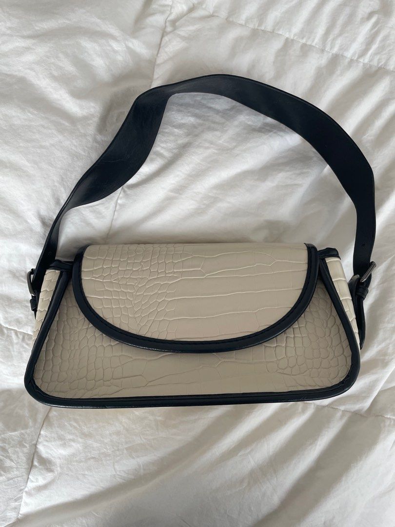 BAGUETTE black and white bag in faux croc leather, Women's Fashion