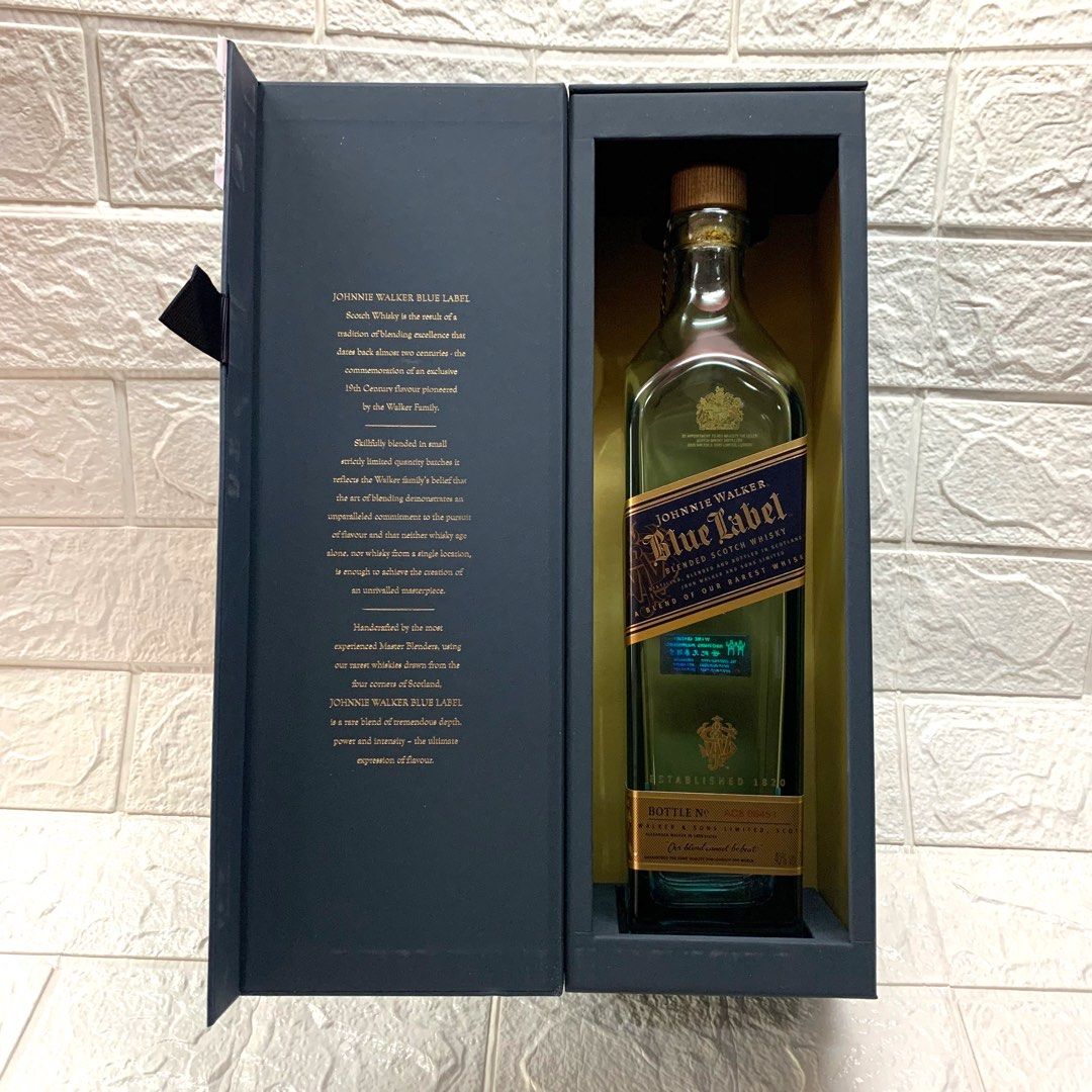 Blue Label Bottle and Box (Empty) (Category: Beverages) located in Manila. Submitted by thekidshop (Listing ID 1239464265, Image 2). Description: Authentic Blue Label.