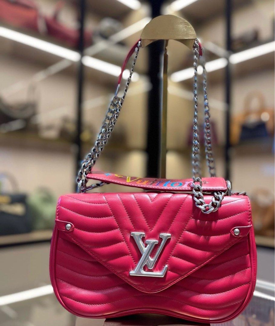 Bnew LV NEW WAVE MM SIZE (Category: Luxury Bags & Wallets) located in Santa Ana. Submitted by astonandariana (Listing ID 1239468298, Image 1). Description: .