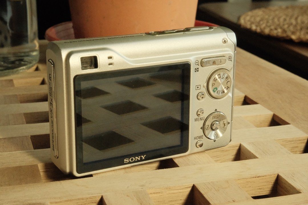 BOXED sony cybershot w200, Photography, Cameras on Carousell