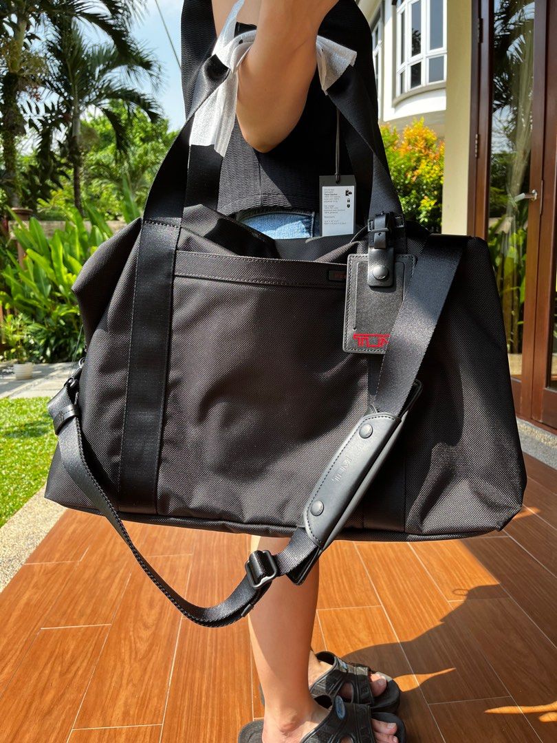 Brand new TUMI Travel Duffle Bag Men s Fashion Bags Belt bags