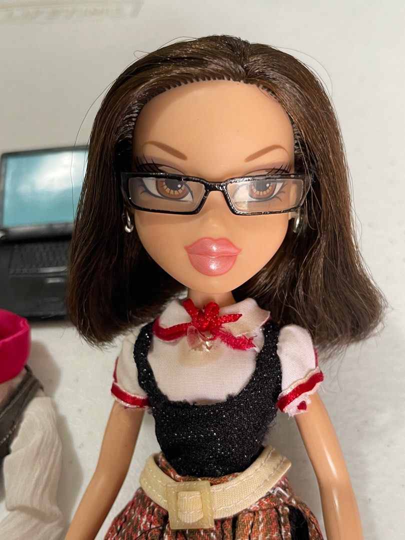 Bratz clearance with glasses