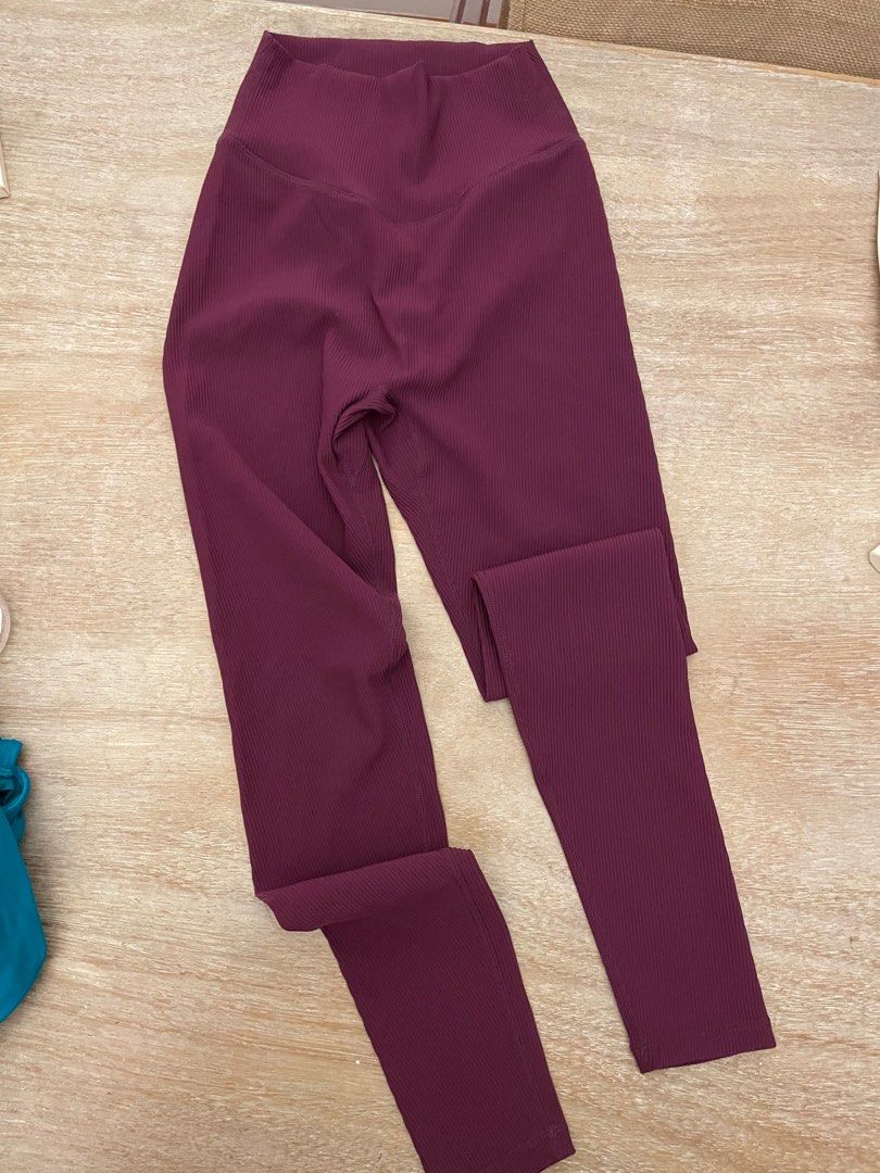 BuffBunny size XS “ Material Girl Ribbed Legging”, 女裝, 運動服裝- Carousell