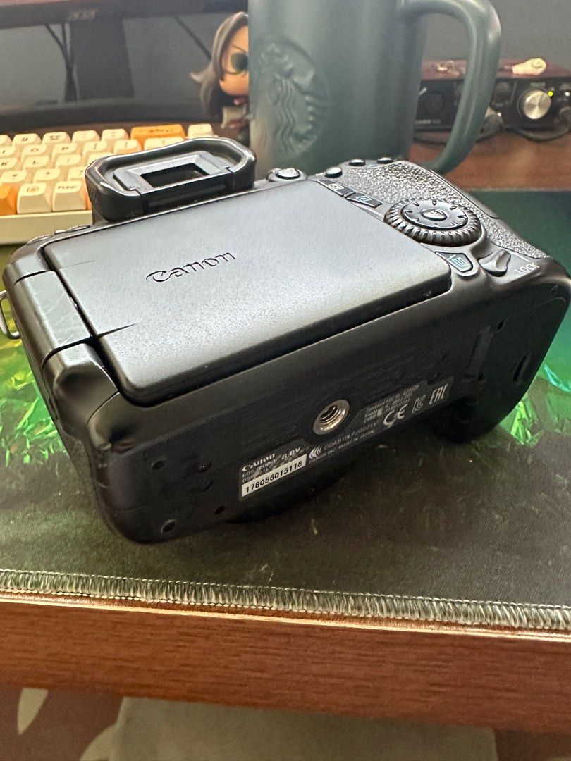 Canon 70D Body Lens (Not Turning On), Photography, Cameras on Carousell