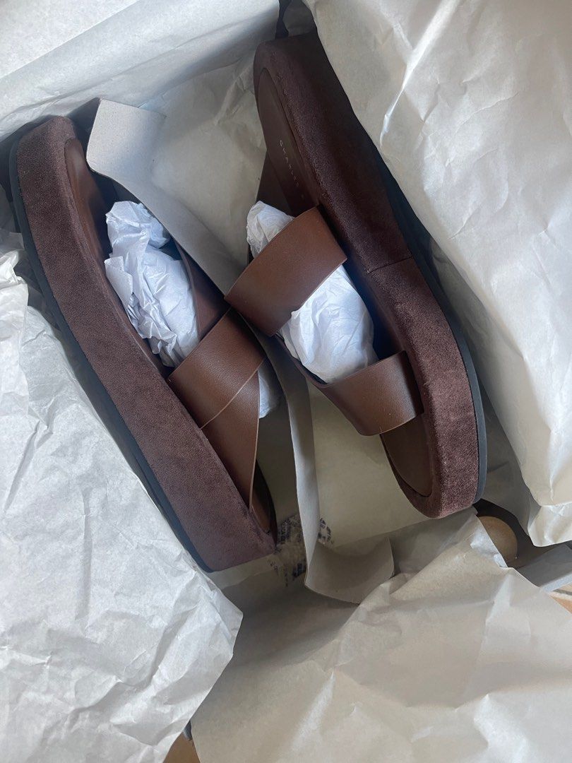 Charles & Keith sandals brandnew (Category: Flats & Sandals) located in Taguig. Submitted by hellomari (Listing ID 1239451974, Image 1). Description: Charles & Keith sandals BRANDNEW Size 5 With box and paperbag Bought at ₱2,895 Selling price P1,700 (negotiable).