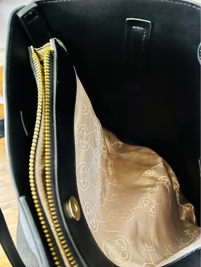 CLN Kiarra Totebag, Women's Fashion, Bags & Wallets, Tote Bags on Carousell