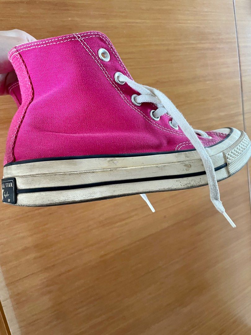 Converse pink