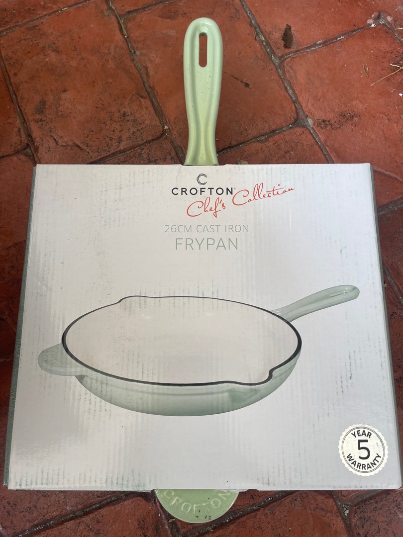 Crofton Cast Iron Fry Pan, Furniture & Home Living, Kitchenware