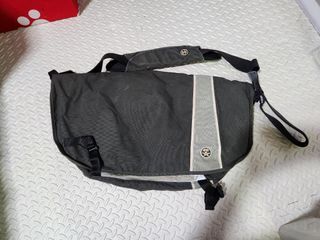 Crumpler sling bag
