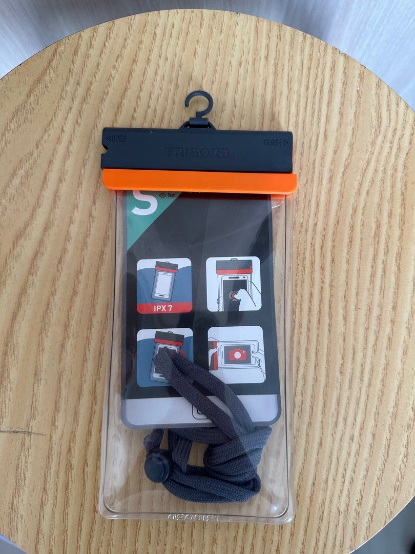 Decathlon waterproof store phone pouch