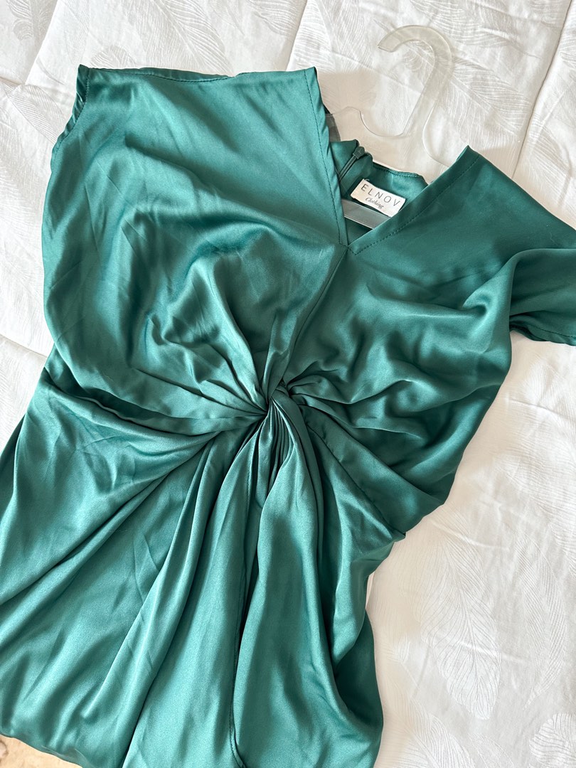 elnov clothing emerald green dress on Carousell