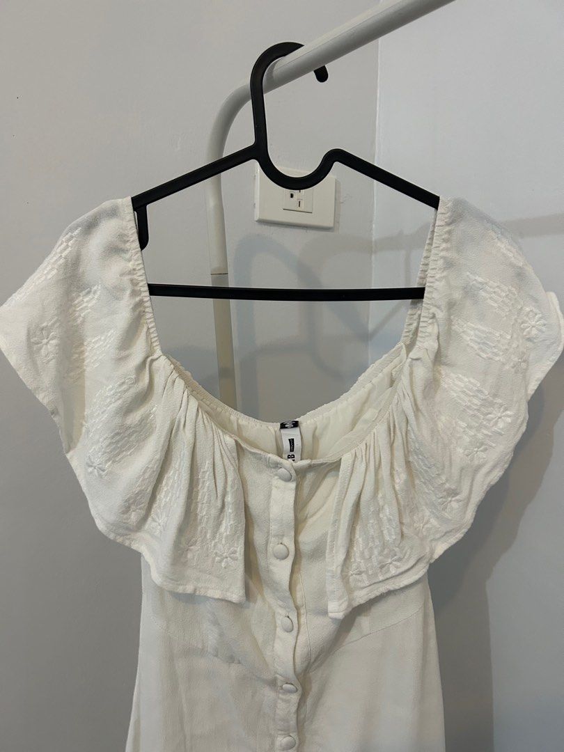 Eyelet dress by Design Lab collection (Category: Dresses) located in Calamba. Submitted by fromynes (Listing ID 1239417911, Image 2). Description: Size S Shopee checkout available.