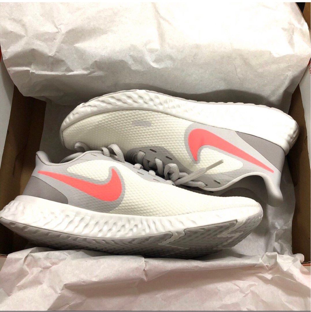 Flash SALE Nike Revolution 5 Sneakers Authentic BNIB