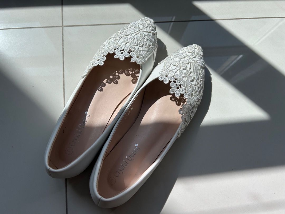 White floral new arrivals flats