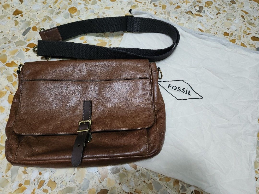 Fossil Messenger Bag, Men's Fashion, Bags, Sling Bags on Carousell
