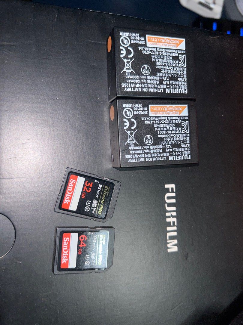 Fuji XT3 with kit lens extra battery & SD Card, Photography, Cameras on Carousell