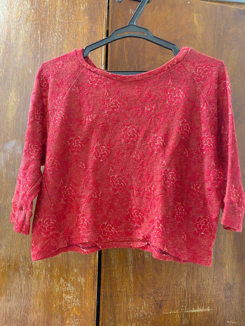 Glitter red semi crop top (Category: Blouses) located in Taguig. Submitted by triaa_ (Listing ID 1239490472, Image 1). Description: Used twice Xs-med.