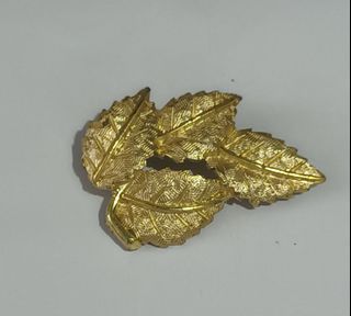 Gold Tone Textured Four Leaf Pin Brooch