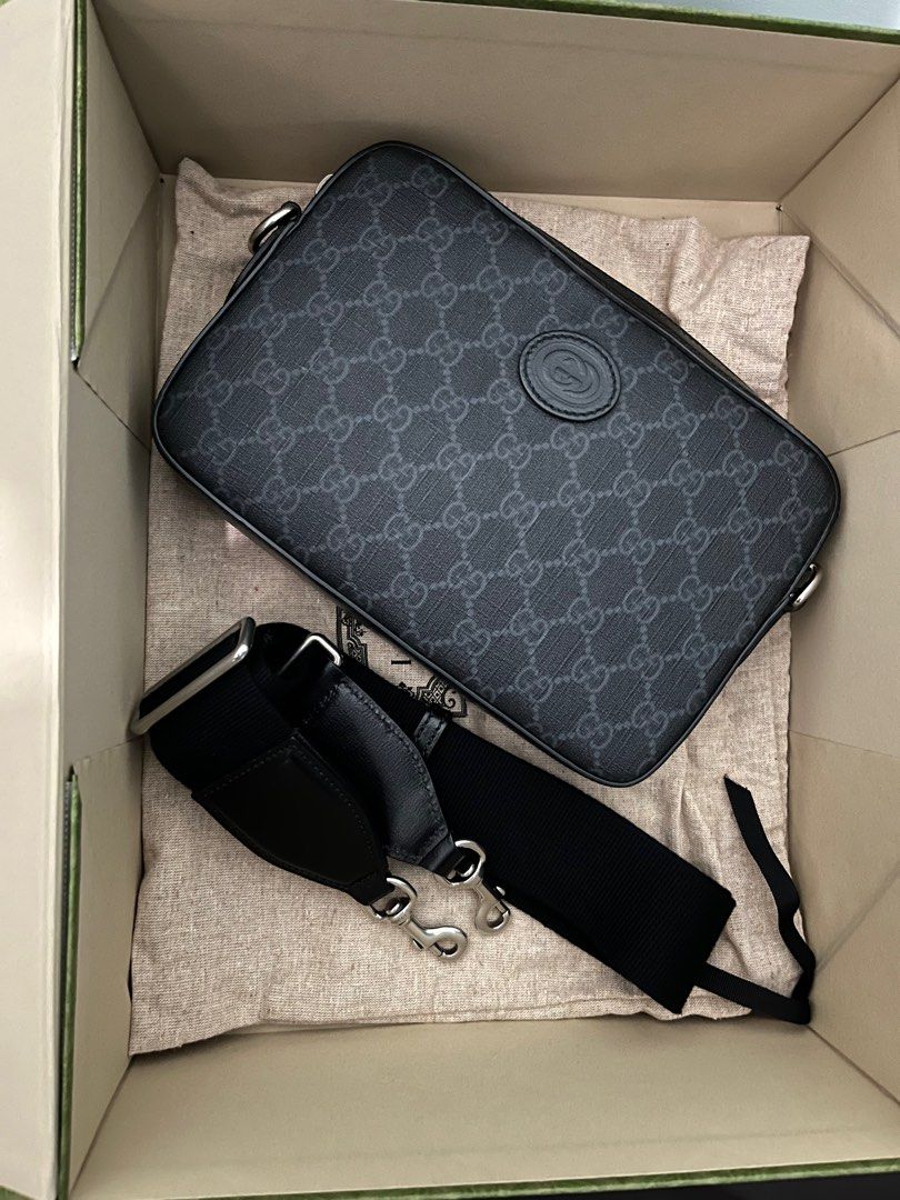 Gucci GG Supreme Crossbody bag