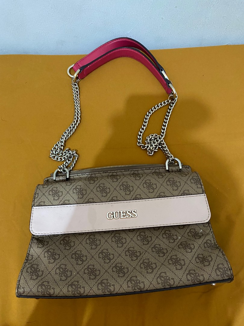 Guess shoulder bag original 100 on Carousell