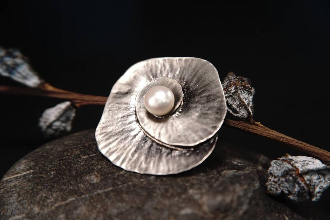 Genuine top pearl brooch