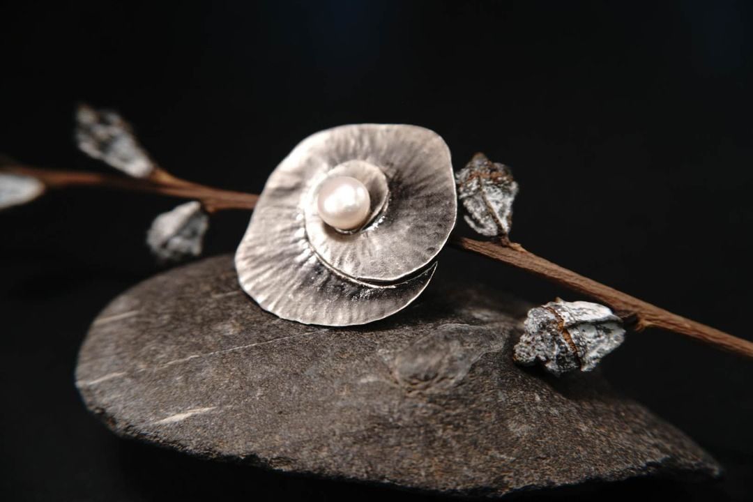 Genuine shop pearl brooch