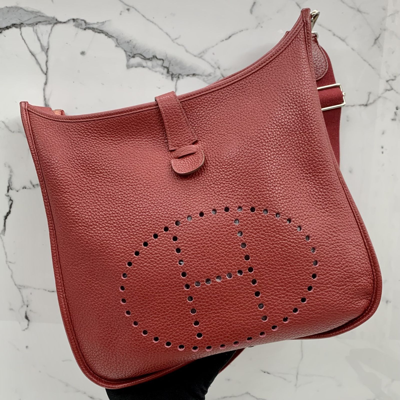 HERMÈS Evelyne III in red Clemence Leather Shoulder Bag – THE MODAOLOGY