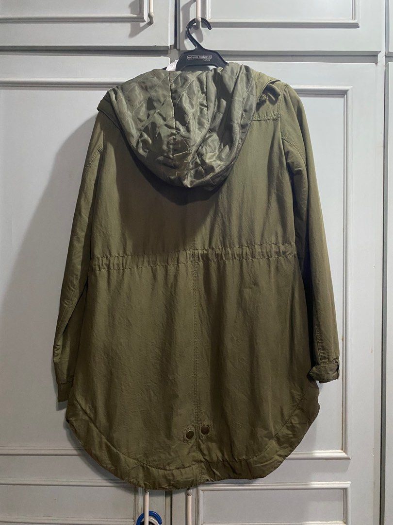 H&M Utility Jacket with Hood (Category: Coats, Jackets and Outerwear) located in Manila. Submitted by opencall (Listing ID 1239363579, Image 2). Description: Size: Small Rfs: decluttering.