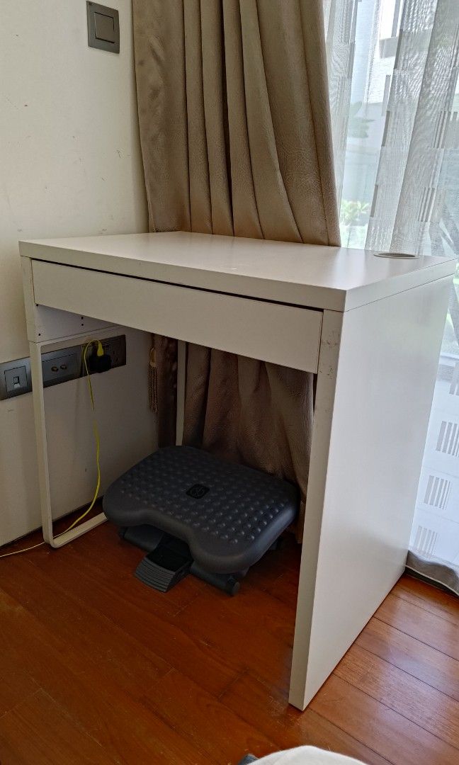 Ikea small hotsell micke desk