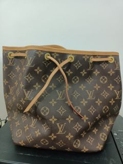 Louis Vuitton Petite Neo Monogram Bucket Bag Small Vintage, Luxury, Bags &  Wallets on Carousell