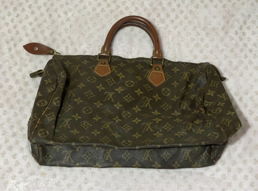 Louis Vuitton LV doctor's bag (Category: Luxury Bags & Wallets) located in San Juan City. Submitted by notbelle (Listing ID 1239362689, Image 2). Description: 100% Authentic! Price negotiable but no lowballing DM for more photos/videos MOP: Gcash/bank transfer MOD: Grab/Lalamove.