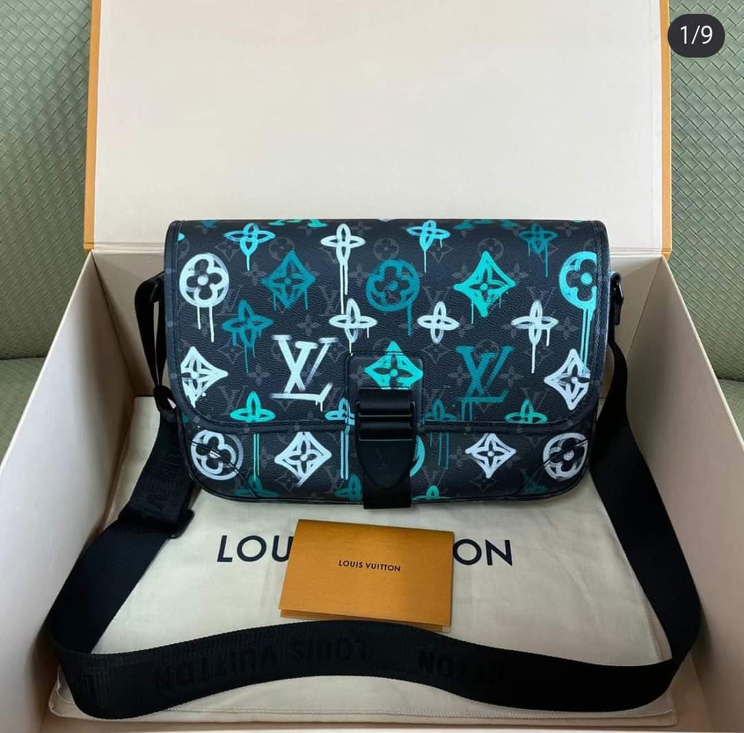 Louis Vuitton LV Women Archy Messenger MM Bag Graffiti Green