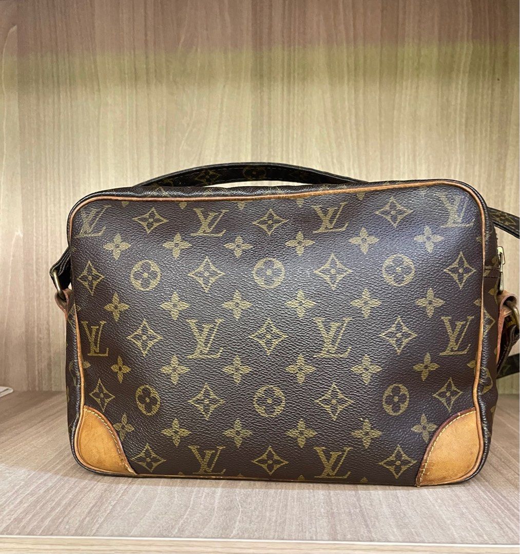 Louis Vuitton LV Vintage Nile Crossbody Bag, Luxury, Bags & Wallets on  Carousell