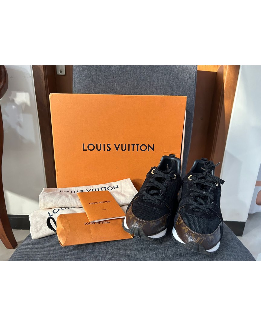 Sepatu Louis Vuitton Female - Hitam ukuran 36 (Brand New)