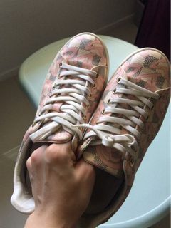 Guarenteed Authentic Louis Vuitton Light Pink Charlie Sneakers. Brand New  39.5