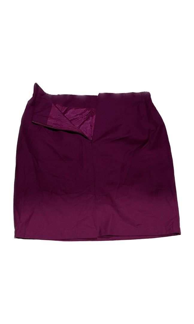pencil skort (magenta) (Category: Skirts) located in Pasay City. Submitted by calliewears (Listing ID 1239464419, Image 2). Description: Used several times Fits 28-30 waistline Pencil skort with inner lining Silk .