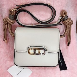 (Category: ) located in . Submitted by annesfashionfinds (Listing ID 1239458528, Image 1). Description: .