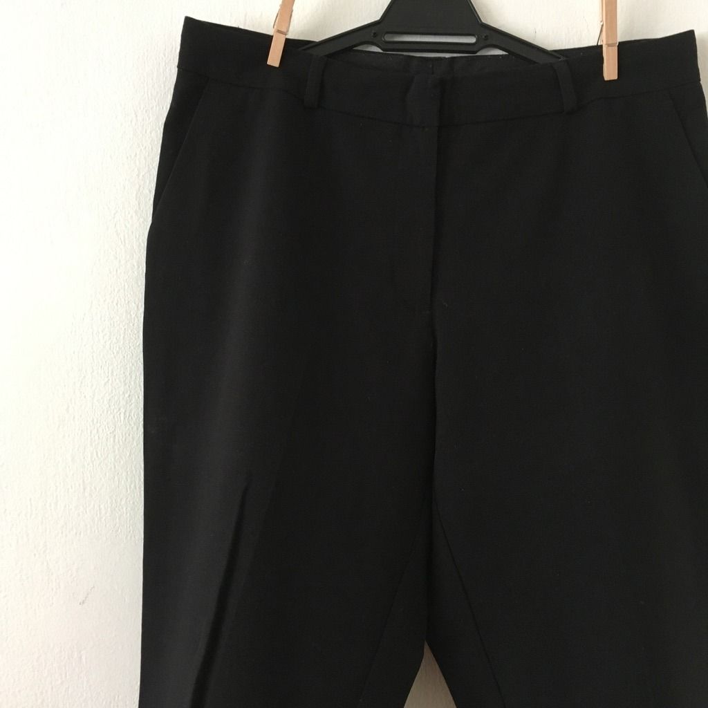 M&s black outlet cropped trousers
