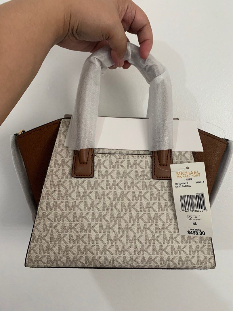 Michael Kors AVRIL (Category: Luxury Bags & Wallets) located in Quezon City. Submitted by markishasabrine (Listing ID 1239375572, Image 2). Description: Michael Kors AVRIL Color: Vanilla 💯 Brand New 💯 Autentic/Original.
