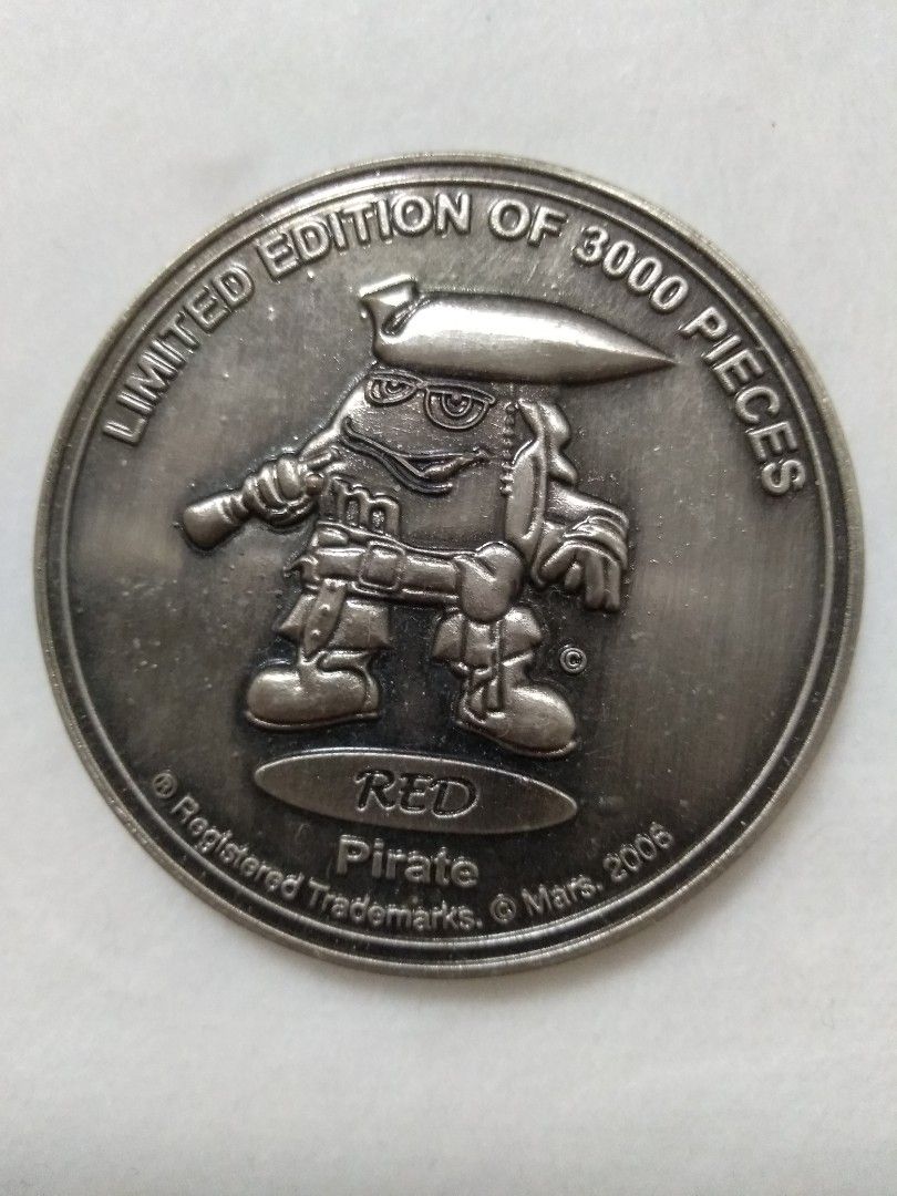 M&Mx加勒比海盜特別版紀念幣, 興趣及遊戲, 收藏品及紀念品, 錢幣- Carousell