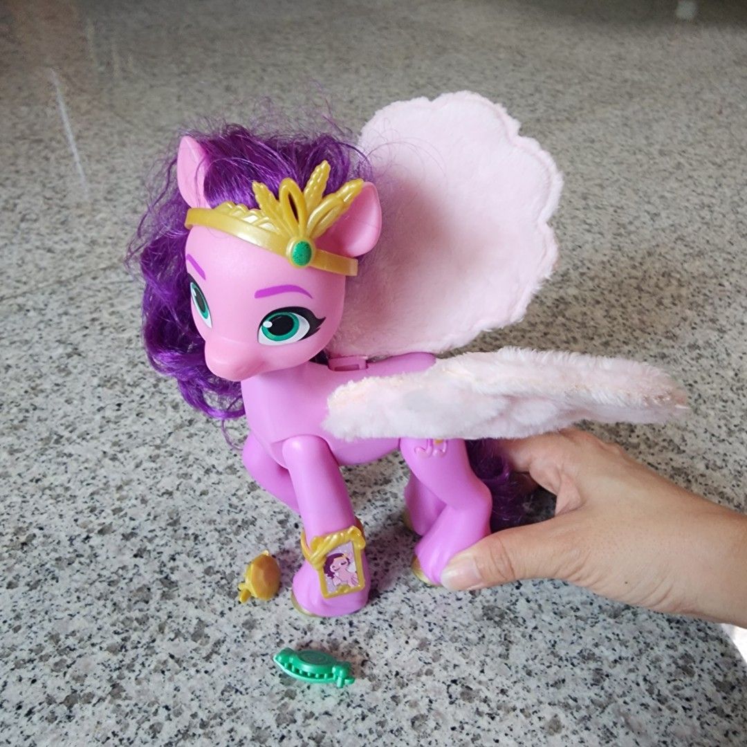  My Little Pony: A New Generation Movie Singing Star Princess  Pipp Petals - 6-Inch Pink Pony That Sings and Plays Music, Toy for Kids Age  5 and Up : Toys & Games