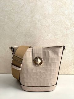 Buttonscarves The Audrey Bag 2.0 - Medium Olive PRELOVED!!, Barang Mewah,  Tas & Dompet di Carousell