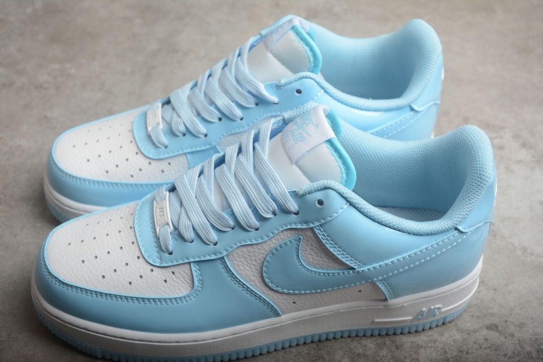 Nike air force 1 light blue and white on sale