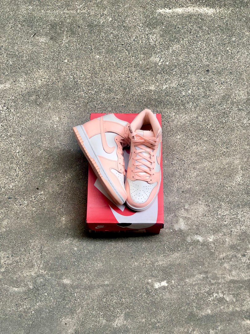 women dunk high crimson tint