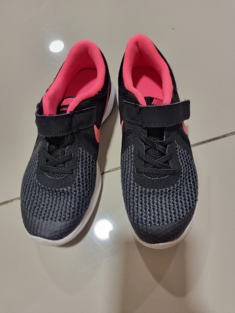 Nike toddler girls' top revolution 4 athletic sneakers