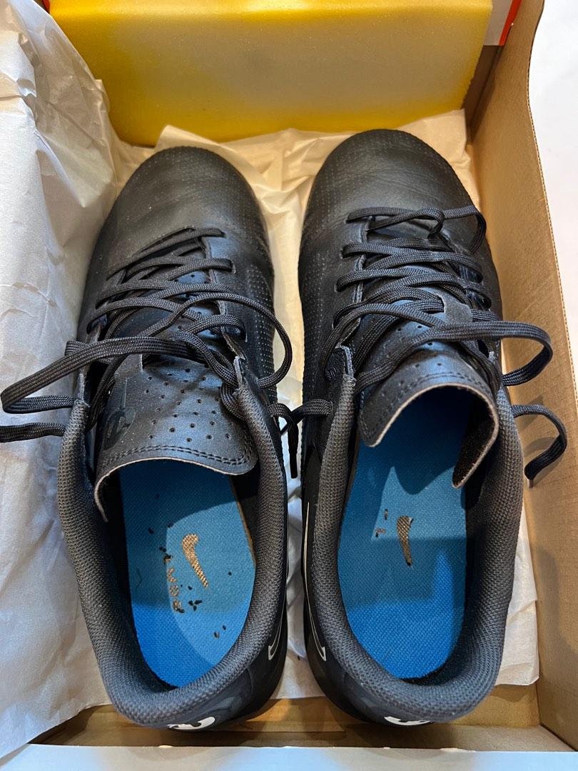 tiempo nike soccer boots